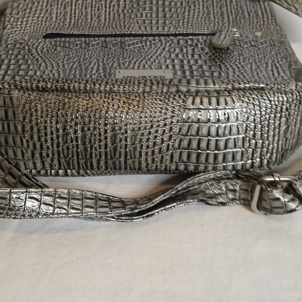 Unlisted silver purse lots of compartments - Picture 7 of 10